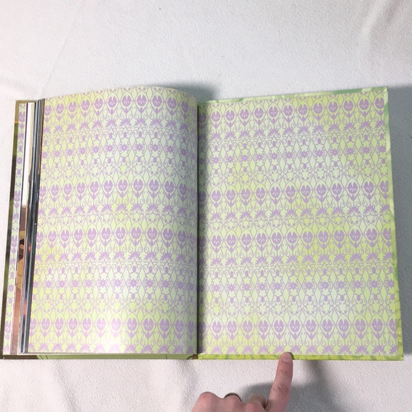 👑 Limited Collector’s Edition “The Princess and the Frog” Hardcover Book 👑 - Picture 11 of 16